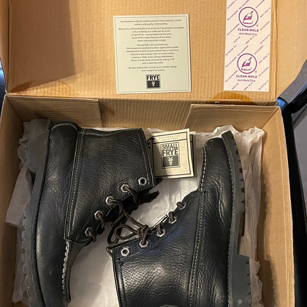 Small “Frye” Boy’s Black Leather Lace-Up Boots size 1.5
